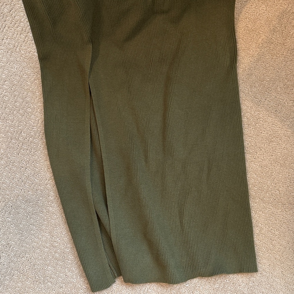 Elegant Olive Green Sleeveless Dress - Picture 4 of 4